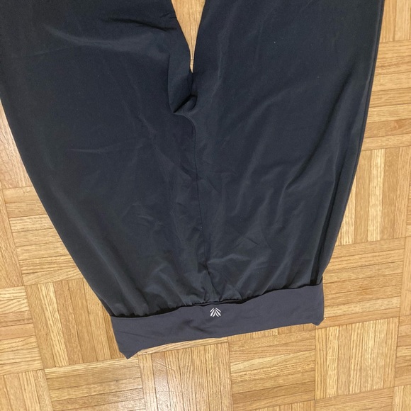 Women's Yoga Pants - Picture 3 of 4